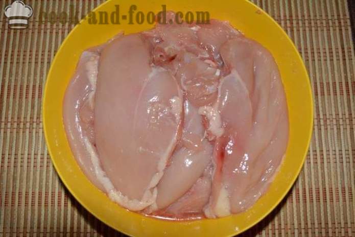 Šťavnaté řízky z kuřecích prsíček s krupicí - jak vařit šťavnaté placičky z kuřecích prsou, krok za krokem recept fotografiích