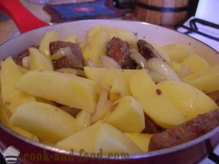 Játra s brambory na pánvi - Jak vařit hovězí játra s bramborami, krok za krokem recept fotografiích