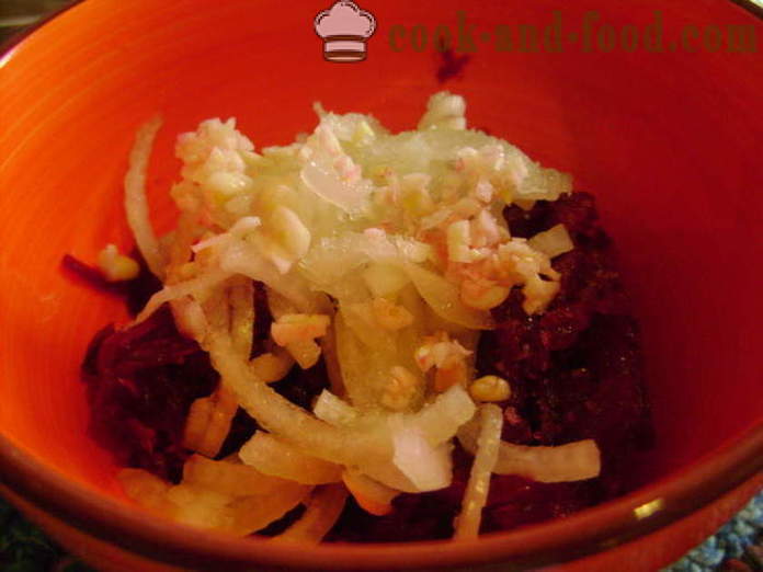 Salát z červené řepy bez majonézy, česneku a cibule - jak připravit salát z červené řepy, krok za krokem recept fotografiích