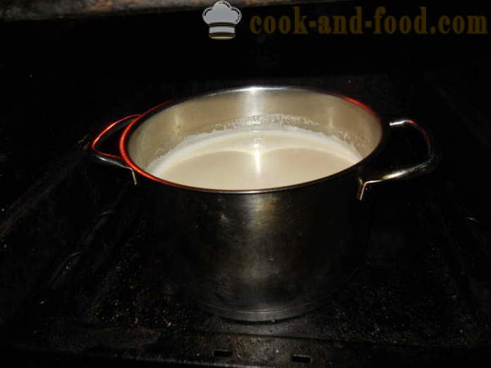 Delicious kastrol vyrobený z kravského kolostra a vajec - jako kuchař v mleziva troubou, krok za krokem recept fotografiích