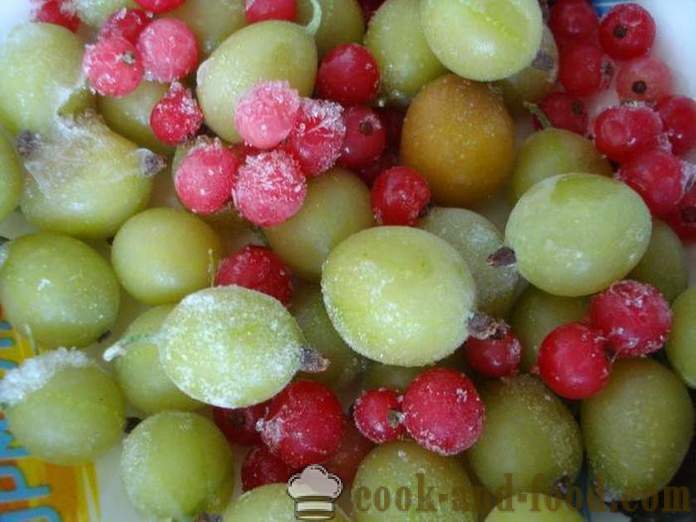 Nadýchané knedlíky s mražené jahody - jak vařit knedlíky s ovocem na páru, se krok za krokem recept fotografiích