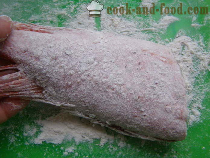 Mořský vlk pečený na pánvi - jak vařit smažené okouna, krok za krokem recept fotografiích