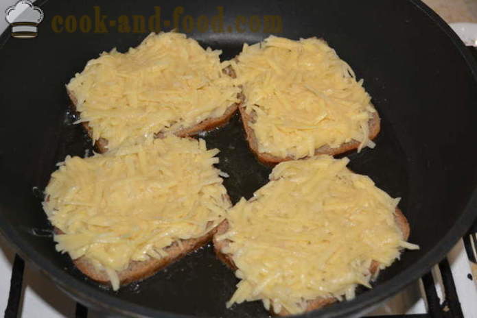 Horké sendviče s strouhaných syrových brambor - Jak se dělá teplé sendviče v pánvi, krok za krokem recept fotografiích