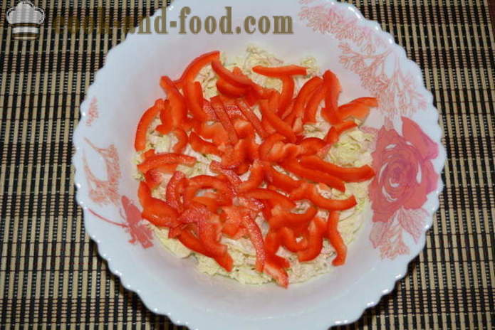 Salát s čínského zelí, rajčata a papriky - jak připravit salát z čínského zelí, krok za krokem recept fotografiích