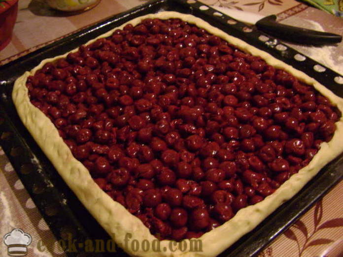 Venkovní kvasnice dort s višněmi - jak vařit dort s třešní v troubě, se krok za krokem recept fotografiích