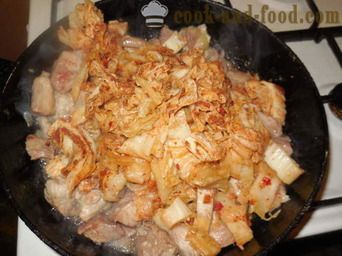 Vepřové maso s kimchi v korejštině - kimchi jako potěr s masem, krok za krokem recept fotografiích
