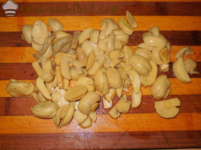 Pečený krocan stehno roláda s houbami - jak vařit krůtí roláda v troubě, se krok za krokem recept fotografiích