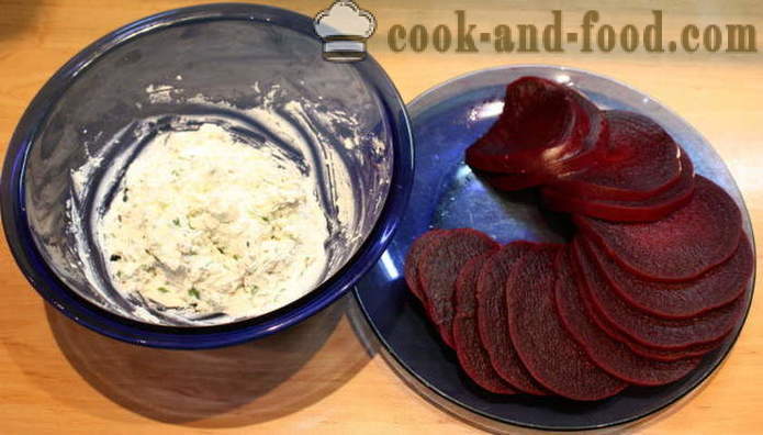 Layered salát z červené řepy s kozím sýrem a česnekem - Jak se dělá salát z červené řepy vrstev, krok za krokem recept fotografiích