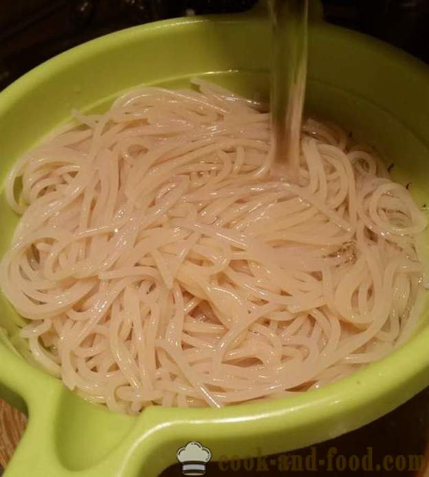Jak uvařit špagety v pánvi - krok za krokem recept fotografiích