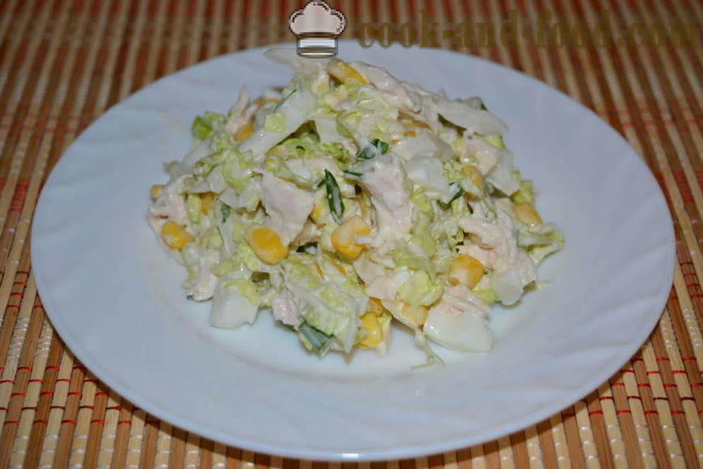 Jednoduchý salát s čínským zelím, kuřecí maso a kukuřice - Jak připravit salát z čínského zelí s kuřecím masem, krok za krokem recept fotografiích