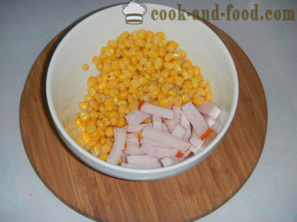 Lahodný salát s krutony a kukuřice - Jak rychle připravit salát s krutony a kukuřice krok za krokem recept fotografiích