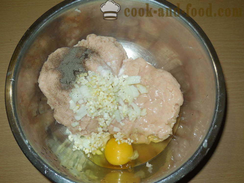 Parní maso roláda s křepelčími vajíčky - jak vařit sekaná s vejci pro pár, se krok za krokem recept fotografiích