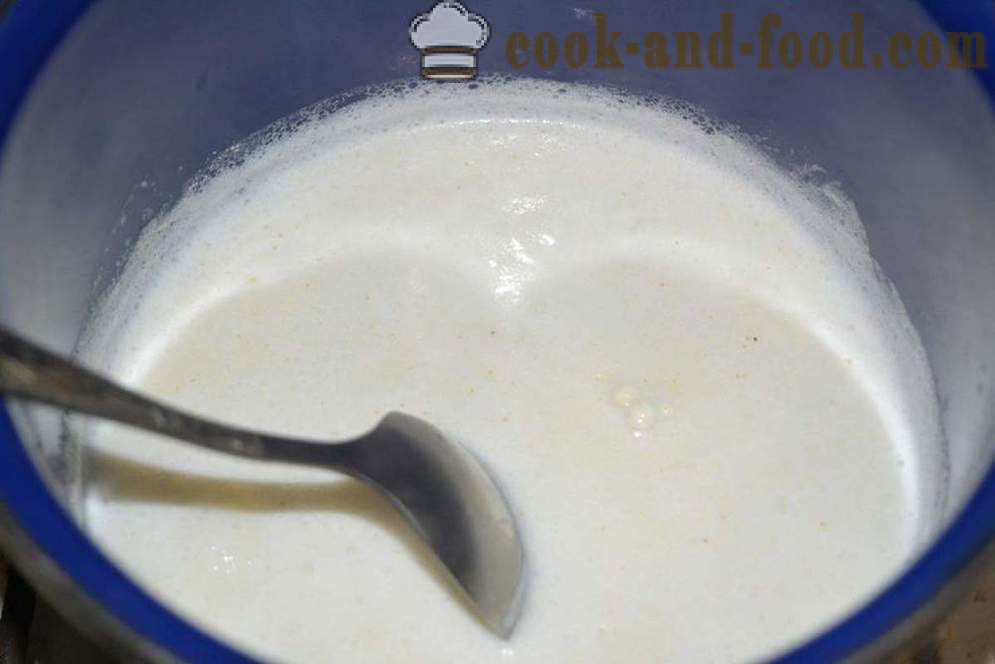 Krupice v mléce bez hrudek v pánvi - jak vařit kaši s mlékem bez hrudek, krok za krokem recept fotografiích