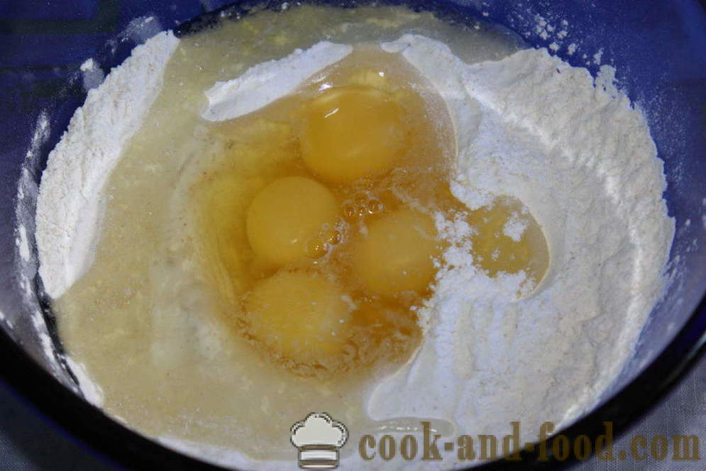 Domácí vaječné nudle bez vody - Jak se dělá nudle na polévku na vejcích krok za krokem recept fotografiích