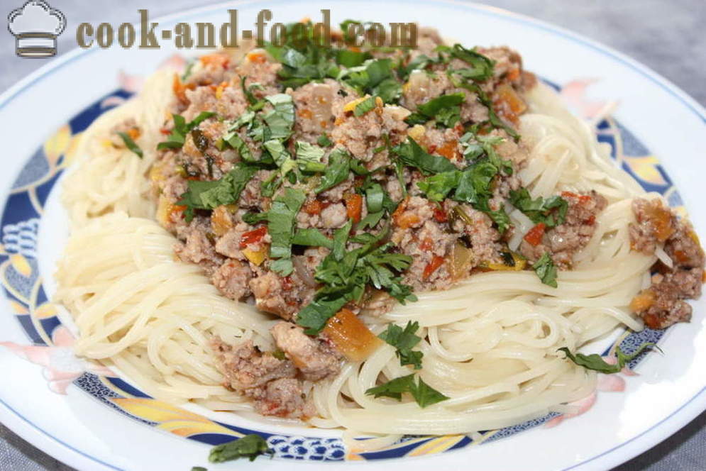 Špagety s boloňskou omáčkou - jak uvařit špagety bolognese, krok za krokem recept fotografiích