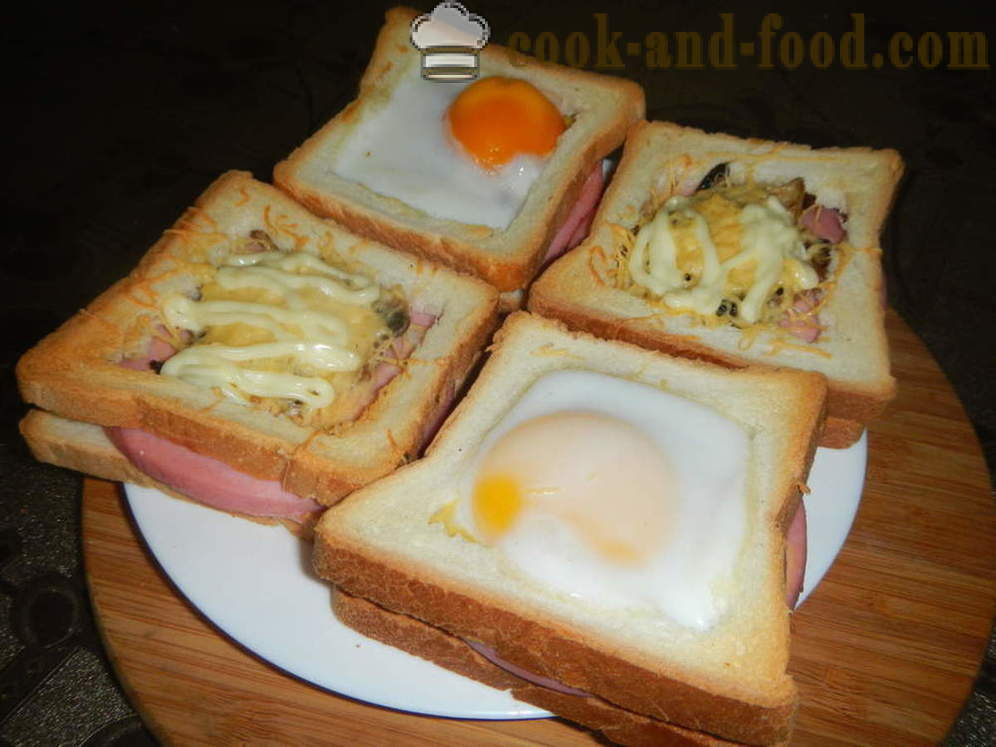 Horké sendviče s vejcem v troubě - jak dělat horkou sendvič s vejcem, klobásou a houbami, krok za krokem recept fotografiích