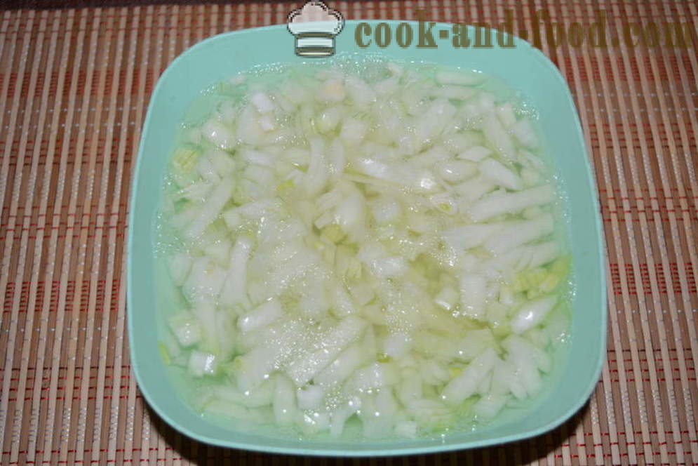 Cibulový salát cibule s vejcem a majonézou - jak vařit cibuli salát, krok za krokem recept fotografiích