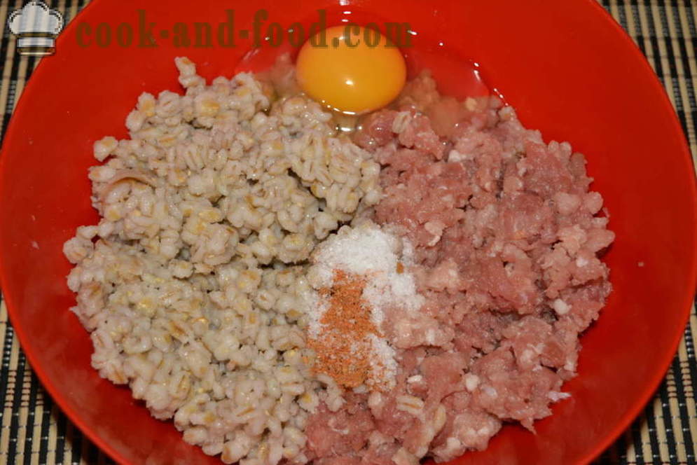 Karbanátky z mletého masa s ječmene v troubě - jak vařit karbanátky s omáčkou, krok za krokem recept fotografiích