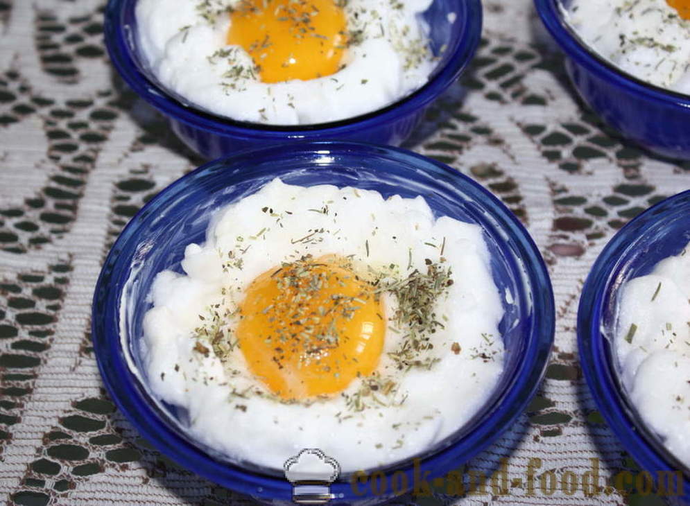 Neobvyklé vejce se sýrem v plechovkách - jak vařit míchaná vejce v troubě, se krok za krokem recept fotografiích