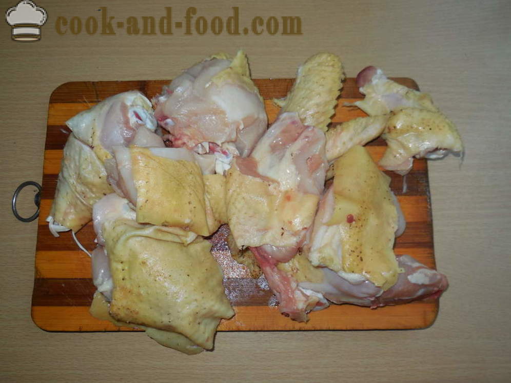 Dušené kuřecí maso v hrnci v troubě ve vlastní šťávě - jak se peče kuře v hrnci se zeleninou, krok za krokem recept fotografiích
