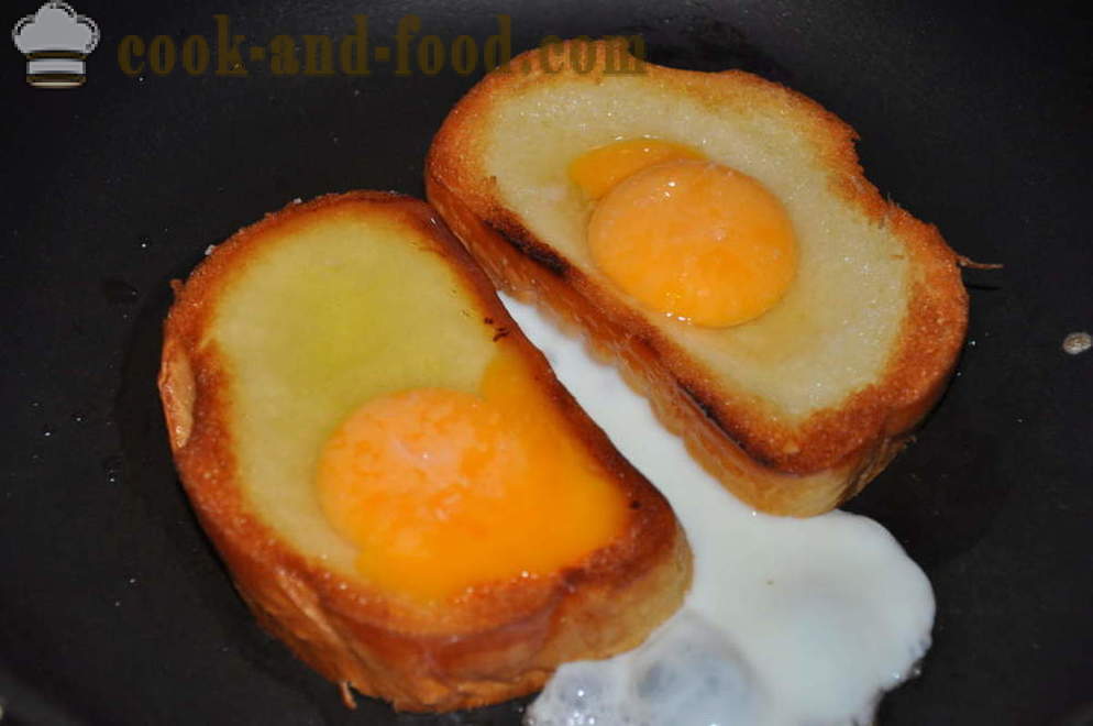 Neobvyklé vejce v bochníku v pánvi - jak vytvořit neobvyklé vejce, krok za krokem recept fotografiích