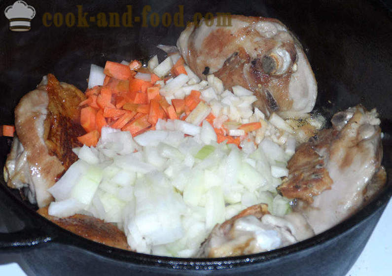 Kuře s houbami na smetaně - jak vařit kuře s houbovou omáčkou, krok za krokem recept fotografiích