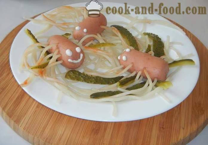 Chobotnice uzenin a špagety - jak vařit špagety s párky pro děti, krok za krokem recept fotografiích