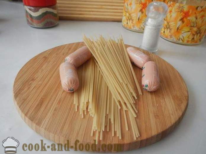 Chobotnice uzenin a špagety - jak vařit špagety s párky pro děti, krok za krokem recept fotografiích