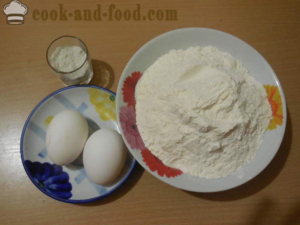 Pasta na vejcích, bez vody - jak se dělá domácí nudle na polévku, krok za krokem recept fotografiích
