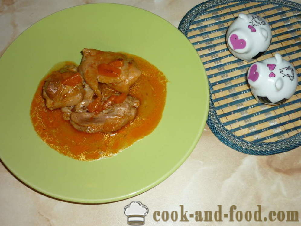 Dušené kuřecí v rajčatové omáčce - obojí lahodný vařit kuřecí guláš, krok za krokem recept fotografiích