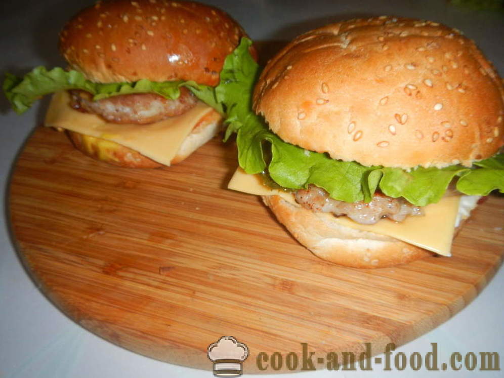 Šťavnatý burger - jak vyrobit hamburger doma krok za krokem recept fotografiích