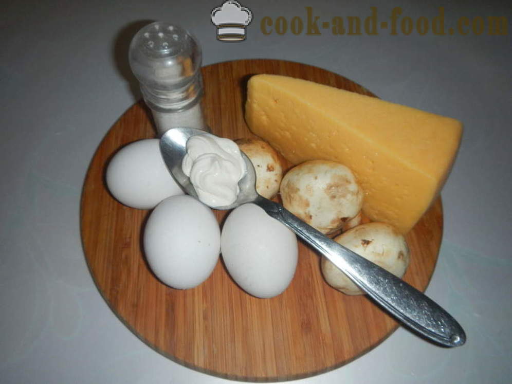 Míchaná vejce s houbami a sýrem na pánvi - jak vařit míchaná vejce s kysanou smetanou, krok za krokem recept fotografiích