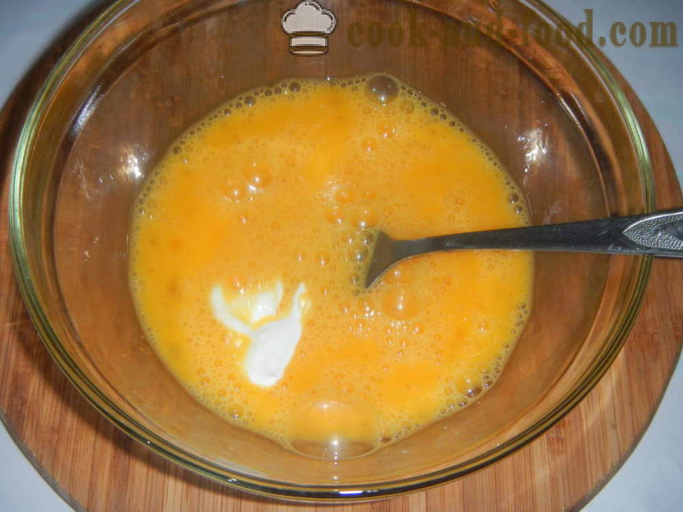 Míchaná vejce s houbami a sýrem na pánvi - jak vařit míchaná vejce s kysanou smetanou, krok za krokem recept fotografiích