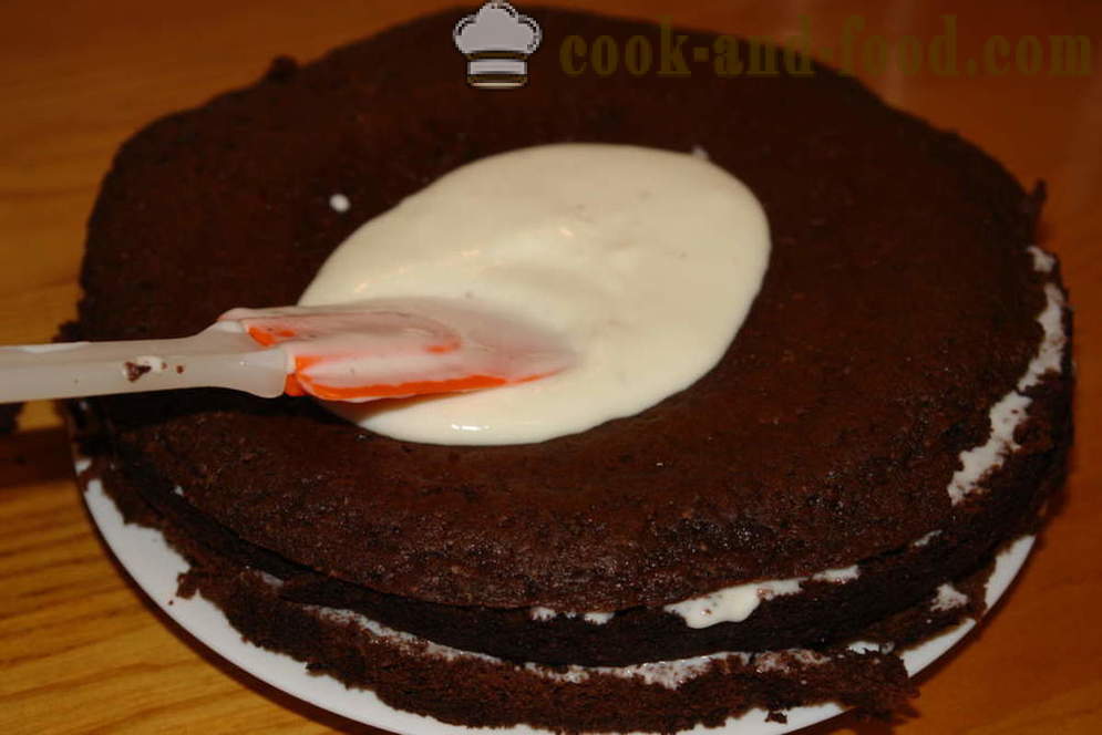 Lahodný čokoládový piškotový dort se zakysanou smetanou - jak udělat čokoládový dort, krok za krokem recept fotografiích