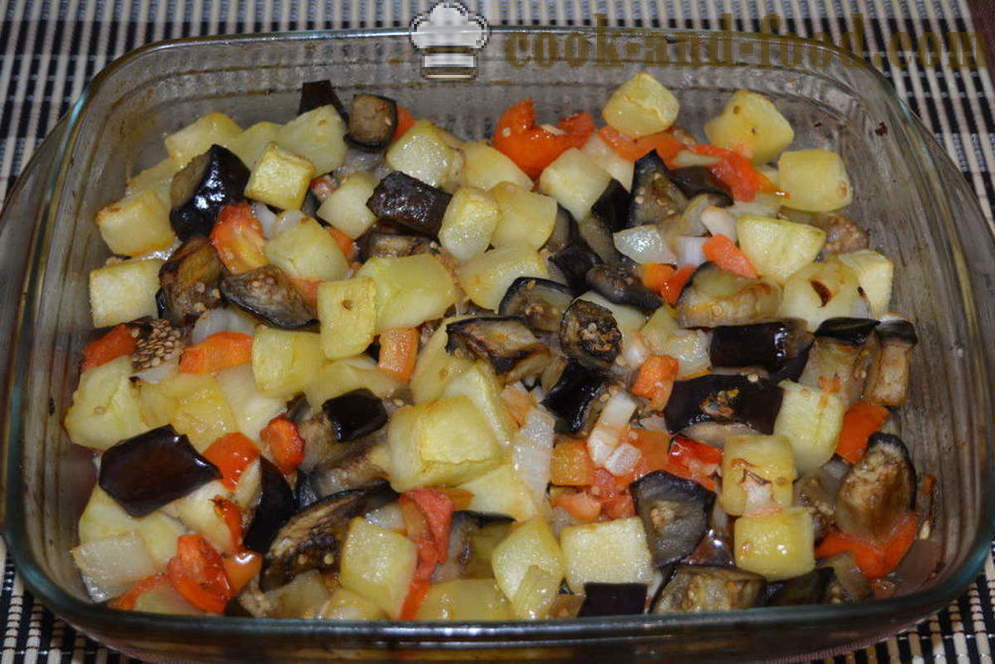 Zeleninový guláš s lilkem a cuketou v troubě - jak vařit dušenou lilek a cuketu, se krok za krokem recept fotografiích
