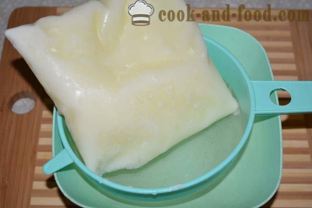 Tvaroh mraženého jogurtu - jak se dělá sýr z úložiště jogurt doma, krok za krokem recept fotografiích