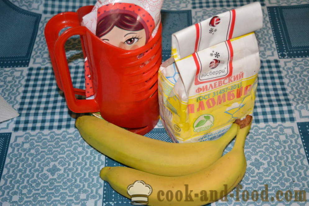Mléčný koktejl se zmrzlinou a banán v mixéru - Jak si vyrobit koktejl doma krok za krokem recept fotografiích