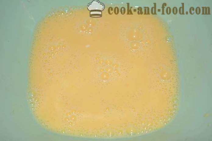 Lush omeleta dušené v multivarka v silikonových formách - jak vařit míchaná vejce v parní multivarka ve formě krok za krokem recept fotografiích