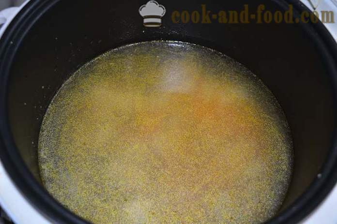 Chutné kuřecí polévka s nudlemi ve multivarka - bez brambor