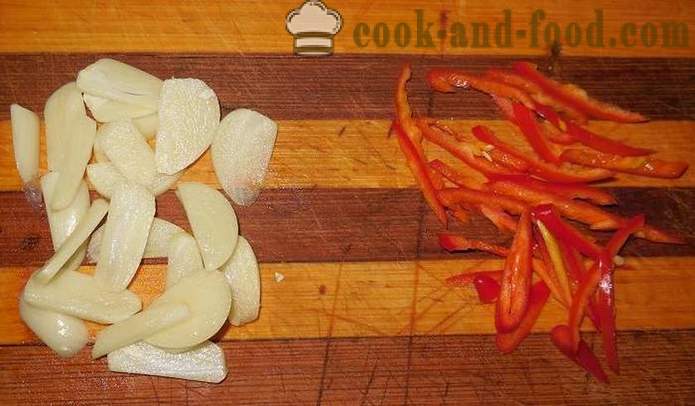 Smažené okurka s feferonkou, česnekem a sezamová semínka, jak vařit smažené okurky - krok za krokem recept fotografiích