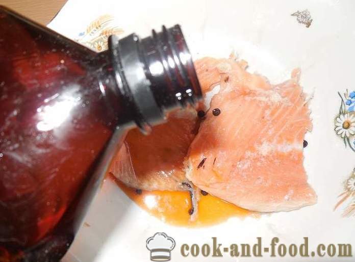 Jak naložit hřebeny červené ryby s kapalným kouřem - lahodný recept hřebeny solené lososa, s fotkami