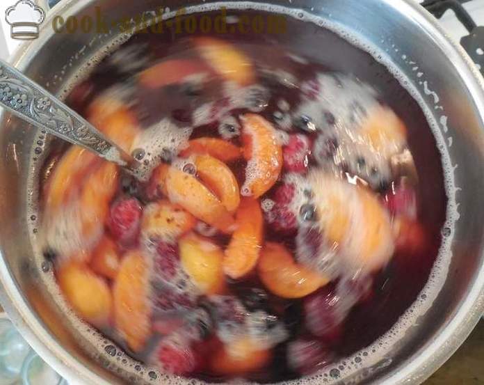 Ovocné želé rybíz bobule, moruše, meruňky a škrobu - jak vařit želé bobule a škrobu, s krok za krokem recept fotografiích