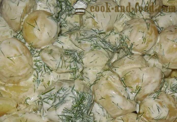 Lahodné nové brambory v zakysanou smetanou s koprem a česnekem - jak vařit lahodný nové brambory, jednoduchý recept s fotografií