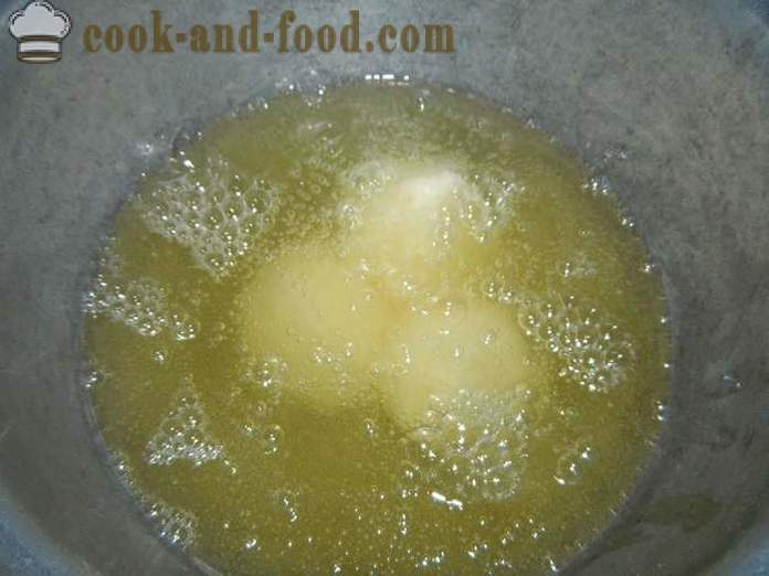 Tvarohové koblihy smažené na oleji na pánvi - jak rychle vařit koblihy ze sýrů, krok za krokem recept fotografiích