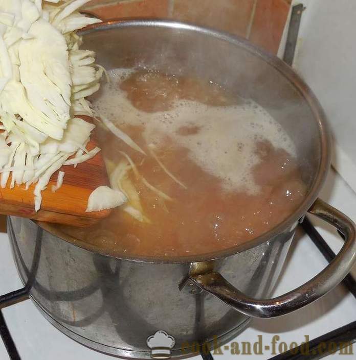 Chutnou domácí polévka s fazolemi v ukrajinštině - jak vařit polévku s fazolemi v ukrajinštině - krok za krokem recept fotografiích