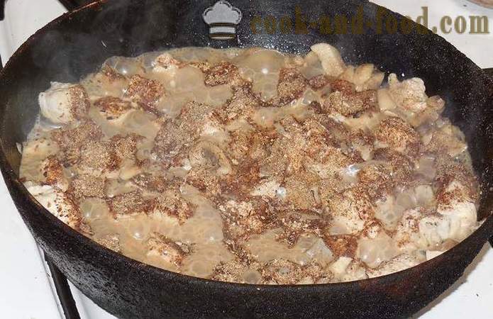 Kuře dušené s houbami nebo jak vařit kuřecí polévku - krok za krokem recept fotografiích
