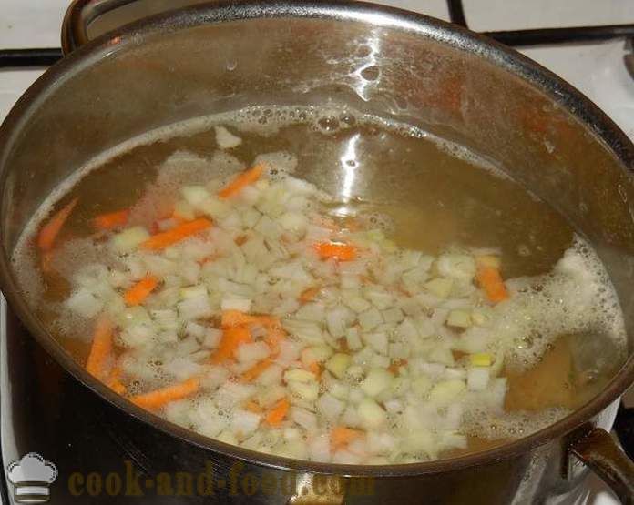 Zeleninová polévka s knedlíčky - jak vařit polévku s knedlíčky - recept babičky s krok za krokem fotografiích