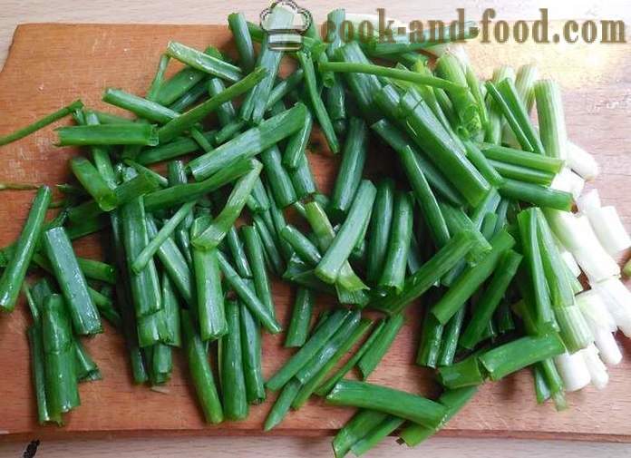 Nakládaná ředkev s řepou a zelenou cibulkou - chutný salát z ředkviček - recept s fotkou