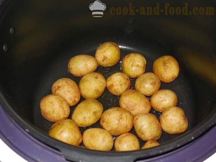 Mladí brambory multivarka se zakysanou smetanou, koprem a česnekem - krok za krokem recept s fotografiemi as lahodnou vařit nové brambory