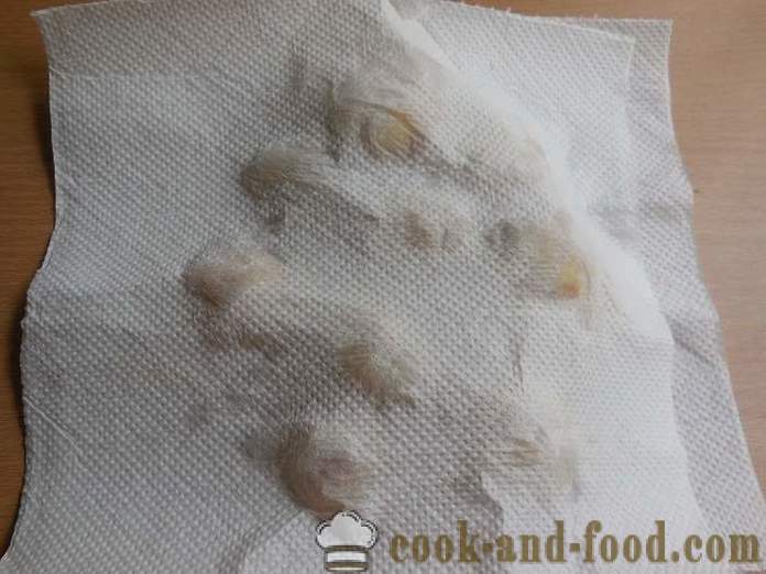 Mladí brambory multivarka se zakysanou smetanou, koprem a česnekem - krok za krokem recept s fotografiemi as lahodnou vařit nové brambory